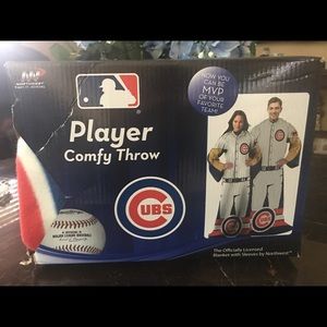 New💕Cubs blanket with sleeves